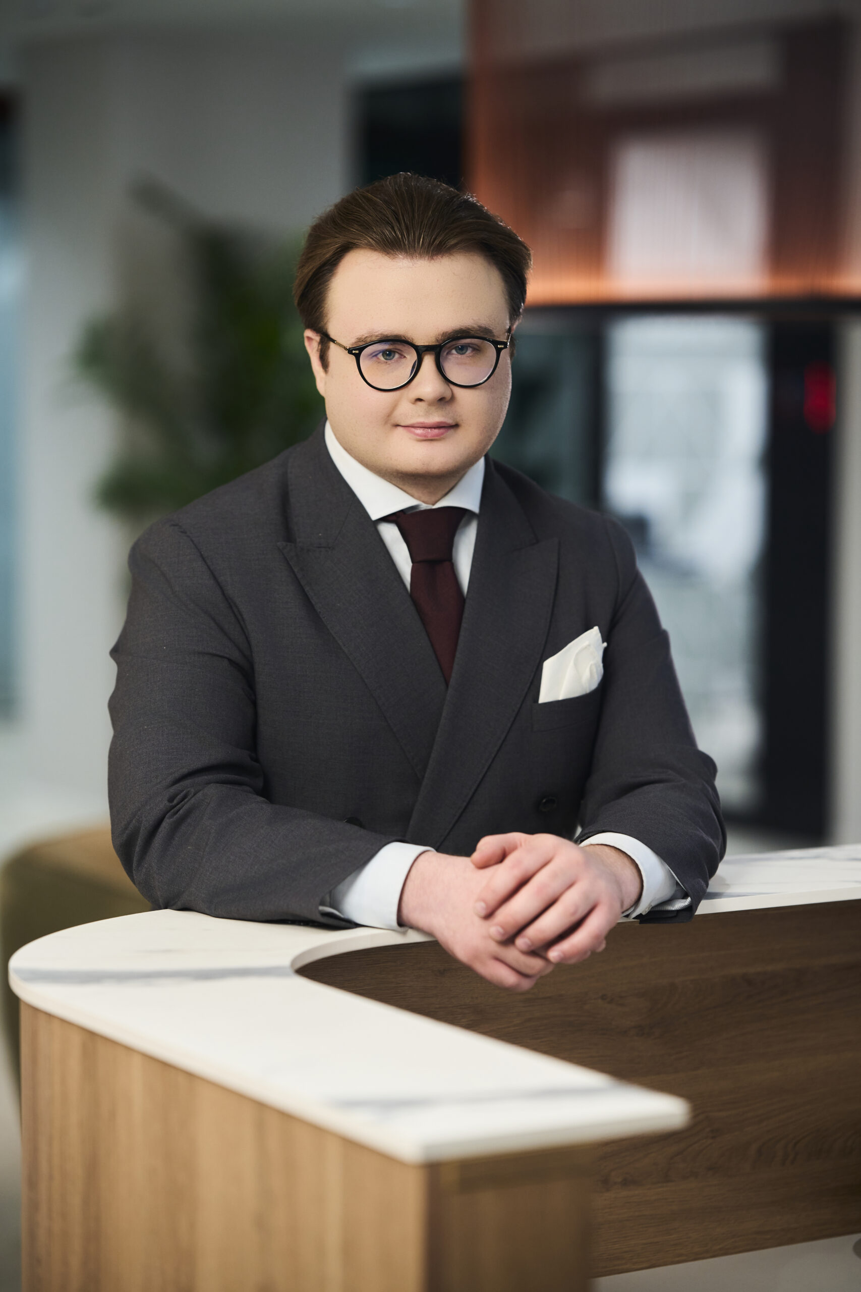 Молодший асоційований співробітник | Апл. Адвокат 