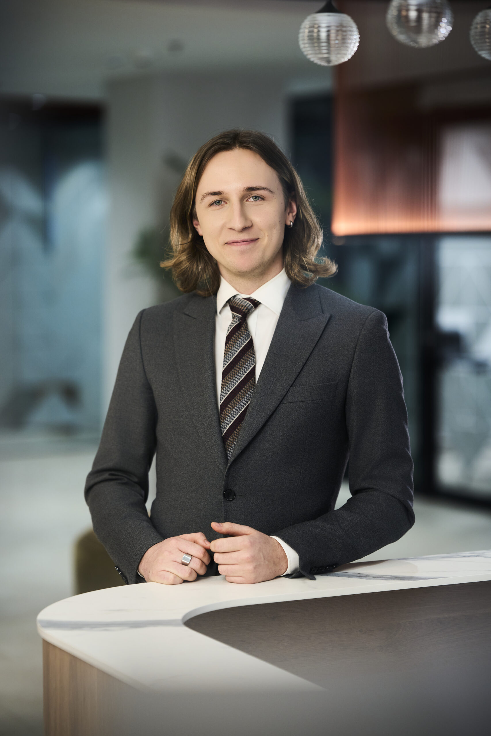 Молодший асоційований співробітник | Апл. Адвокат 